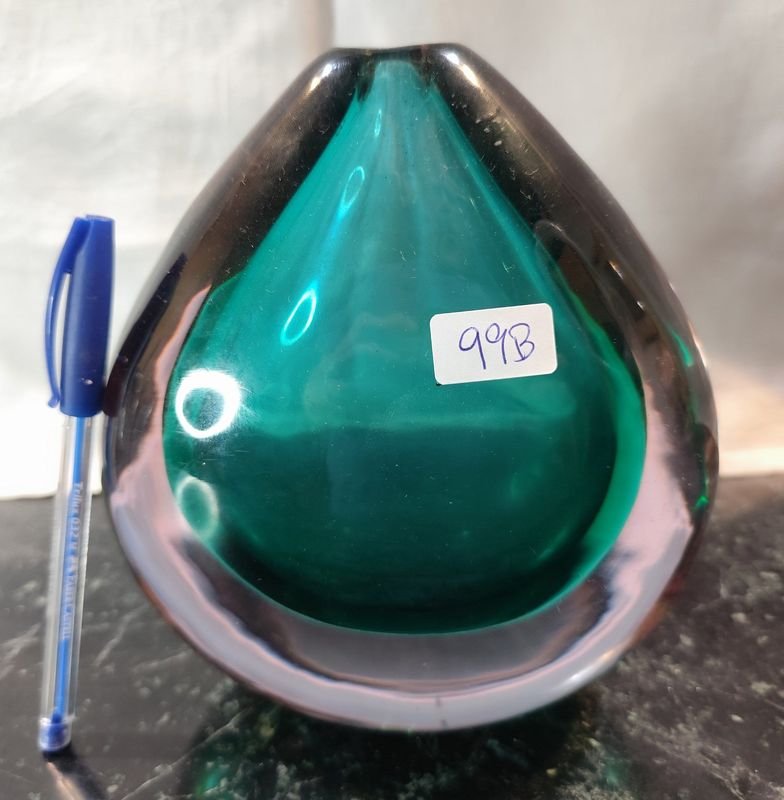 Lote siguiente: Pieza de cristal Murano violetero, excelente estado