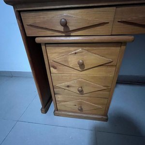 Escritorio Esquinero de Madera con Cajonera - imagen 3