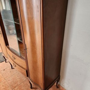 Cristalero Francés de Madera con Cajones y Estantes - imagen 2
