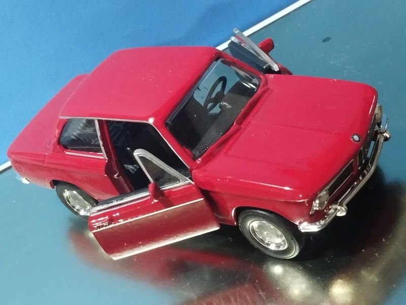 Auto Coleccionable BMW 2002 - Coche de juguete en miniatura - imagen 3