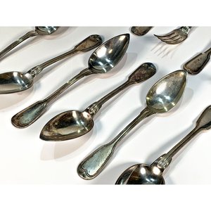 Doce Cubiertos Antiguos de Metal con Monogramas: 6 Tenedores y 6 Cucharas Soperas - imagen 4