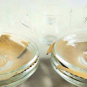 Juego de Seis Tazas de Vidrio con Platillos - imagen 3