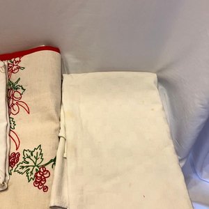Lote de Manteles Bordados y Estampados - imagen 1
