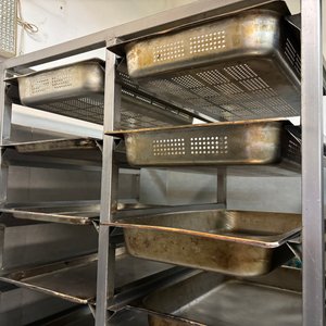 Lote #039 – Horno eléctrico UNOX Cheflux XV393 de origen italiano, de convección con hidratador. Para 5 bandejas – 75x77x77cm – bandejas 53x32cm aprox, más gavillar en Ac/Inox con 14 bandejas asociadas - imagen 5