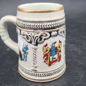Jarra de Cerveza Japonesa de Cerámica con Escudos - imagen 2