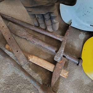 Lote de Cascos de Constructor y Herramientas Varias - imagen 7
