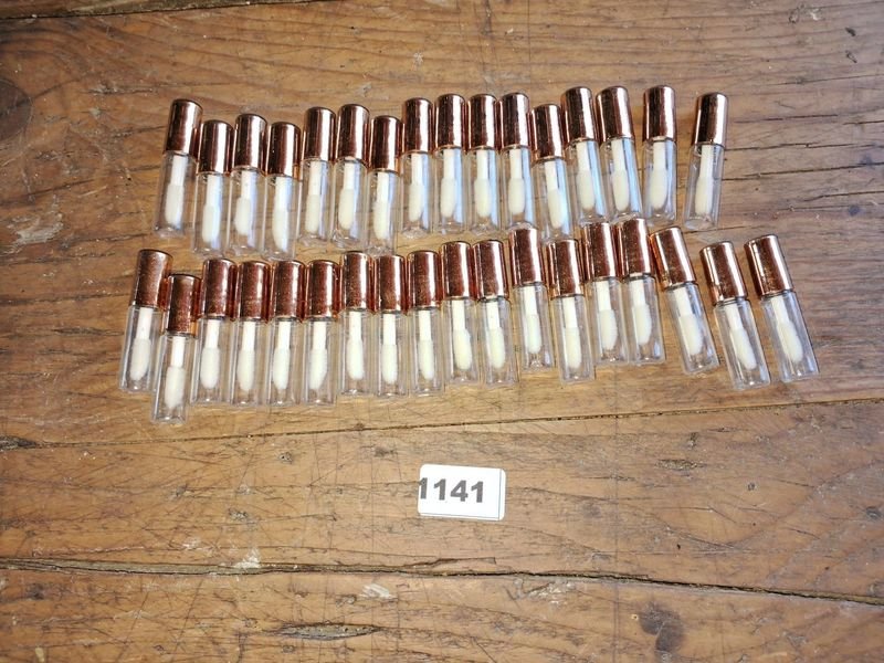 Lote siguiente: Lote de frascos para muestras de brillo labial