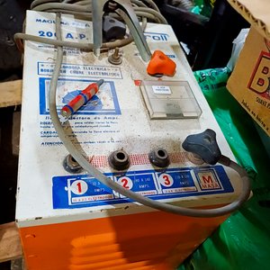 Soldadora Veroll 200A, Electrodos y Máscara de Soldar - imagen 2