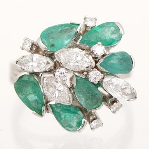 Lote anterior: Anillo de Platino con Esmeraldas y Brillantes