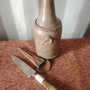 Cuchillo Artesanal con Botella Decorativa "Sombrero" - imagen 6