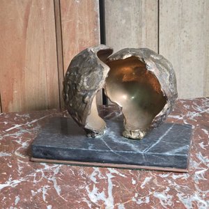 Lote siguiente: Escultura de Bronce "Fruto" de Enrique Broglia