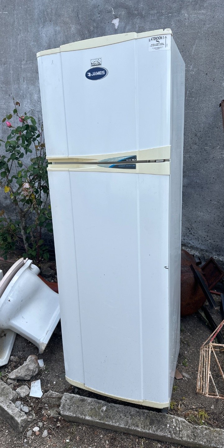 Heladera James Blanca