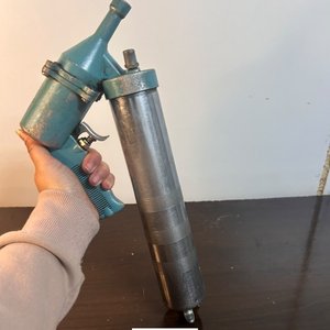 Lote siguiente: Engrasadora Manual de Metal y Plástico Color Celeste