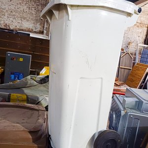 Lote siguiente: Contenedor de Residuos Blanco 120 Litros con Ruedas