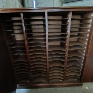 gran fichero de 4 puertas , excelente estado en cedro, 156x40x160 pertenecio a la antigua radio cw39 - imagen 8