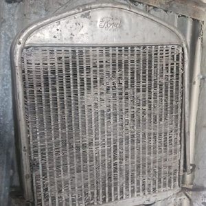 Lote anterior: Radiador y parrilla Ford antiguo
