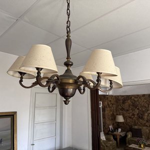 Araña Clásica de Bronce con 6 Luces y Brazos Ornamentales - imagen 1