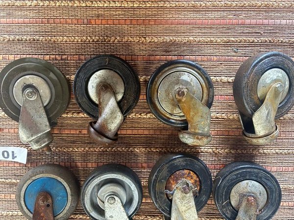 Lote de 10 Ruedas Giratorias Metálicas y de Goma - imagen 1