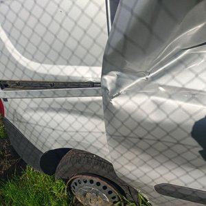 Camioneta Fiat Doblo Siniestrada con Tanque a Gas - imagen 17