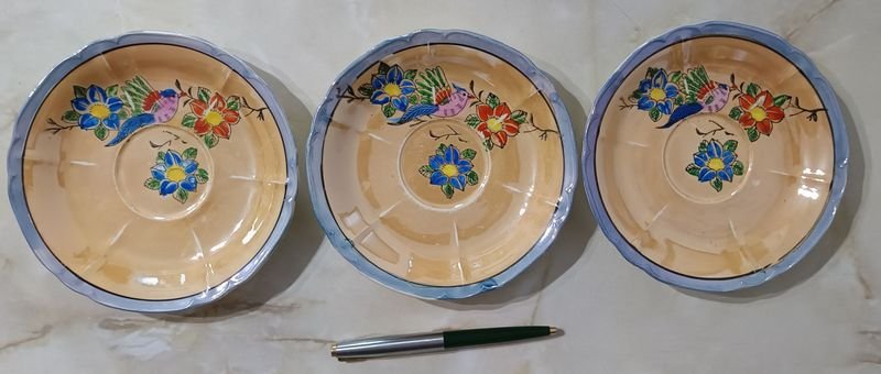 Lote siguiente: Platillos de Porcelana JAPONESA, pintados a mano. Decó: motivo ave volando entre flores.
