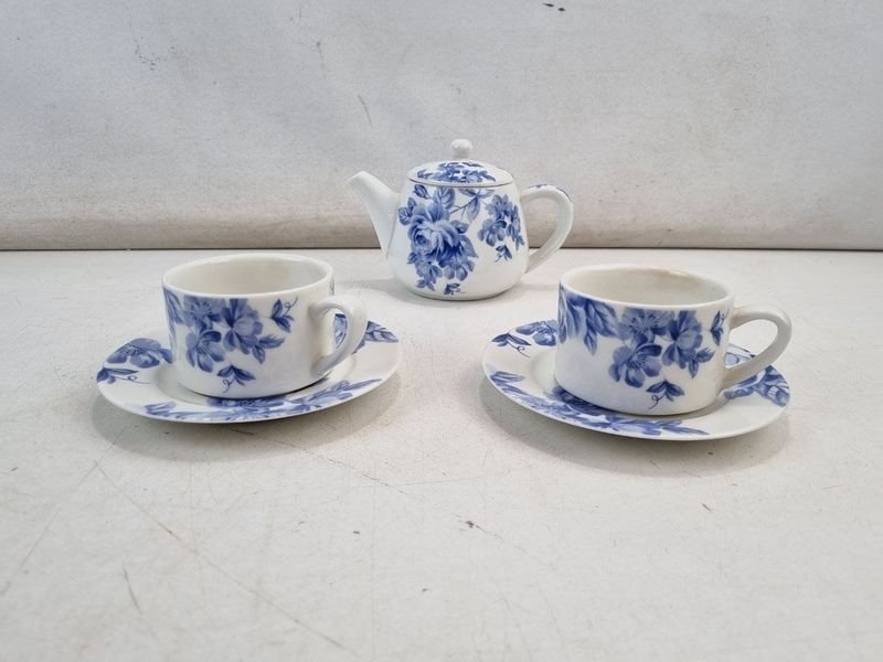Set Infantil de Té Cerámica Azul y Blanco Flores - Tetera, 2 Tazas y 2 Platitos