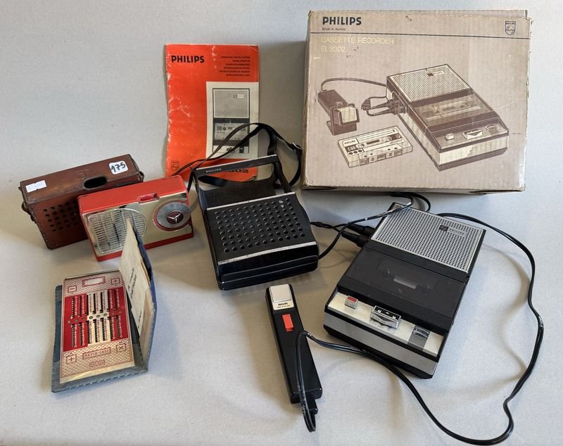Radio spika , grabador philips y calculadora