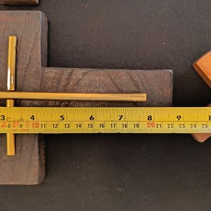 Conjunto de 4 Cruces Religiosas de Madera con Detalles Metálicos - imagen 4