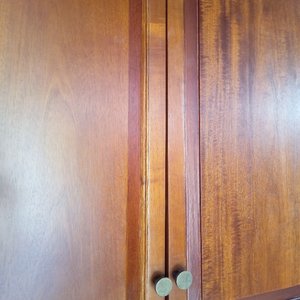 Amoblamiento de Cocina en Cedro: Bajo Mesada con Granito y Placard Colgante - imagen 10