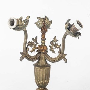 Lámpara de Sobremesa de Bronce con Tres Luces y Molduras Metálicas - imagen 2
