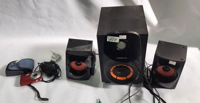 Equipo de Audio con Subwoofer y Cámara Digital Kodak