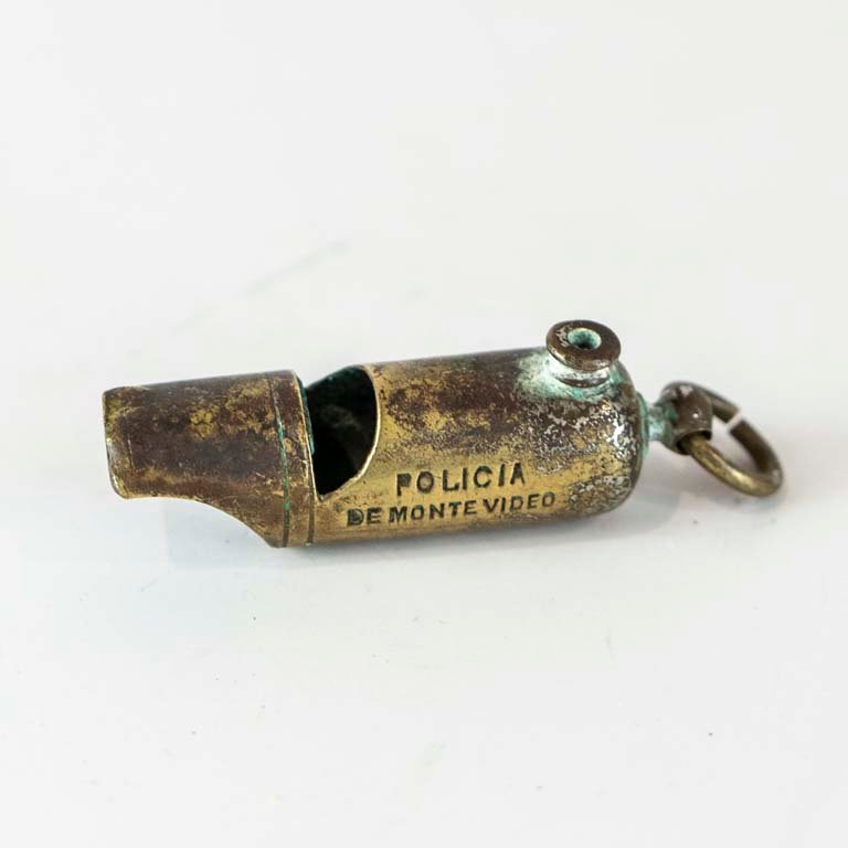 Lote anterior: Silbato de Policía - Medidas: 5cm