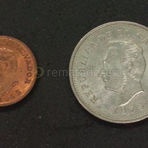 Monedas de 1 Centavo (1945) y 5 Centavos (1975) de El Salvador - imagen 2