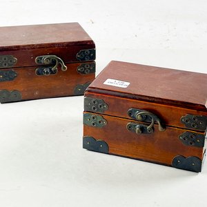 Dos Cofres Decorativos de Madera con Tapa Abatible - imagen 1