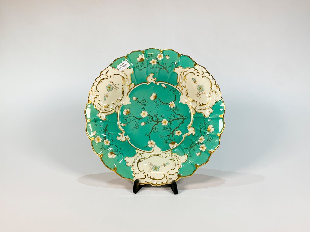 Centro de Porcelana Verde y Blanco con Flores y Borde Dorado - 30 cm
