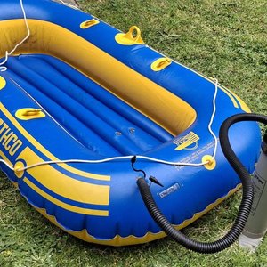 Bote Inflable Rothco Raider II con Inflador Manual - imagen 4