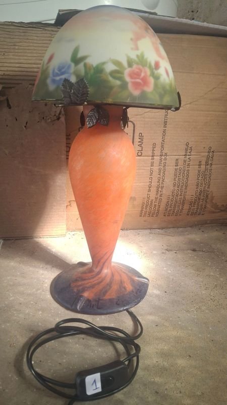 Lámpara Francesa Vintage con Diseño Florado - imagen 1
