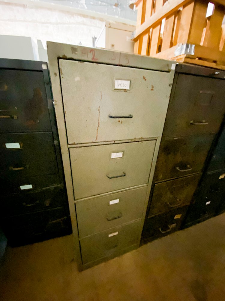 Lote siguiente: Archivador metálico verde con cuatro cajones