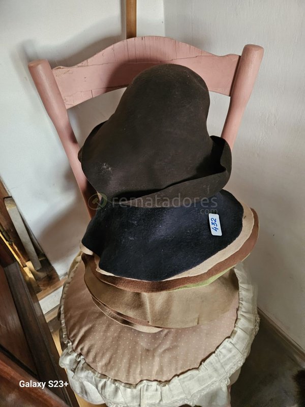 Lote de Sombreros de Fieltro y Tela