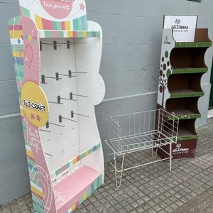 3 Exhibidores: Metal, Madera y con Ganchos - imagen 6
