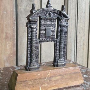 Adorno Puerta Ciudadela Bronce y Madera - imagen 2