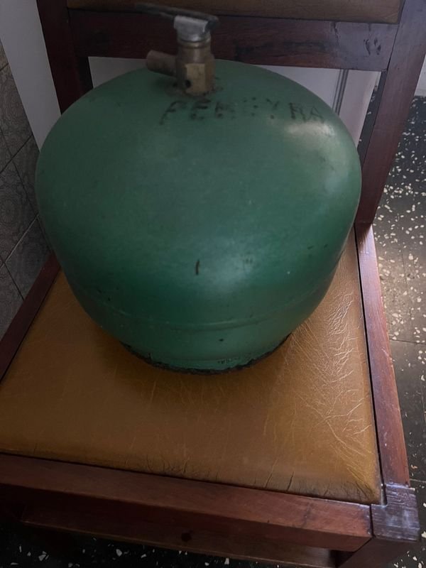 Garrafa de metal verde en buen estado - imagen 2