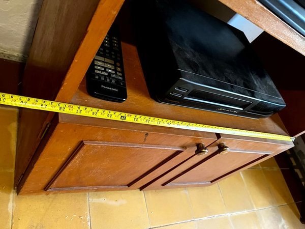 Televisor y Mueble de Madera para Televisión con Accesorios - imagen 5