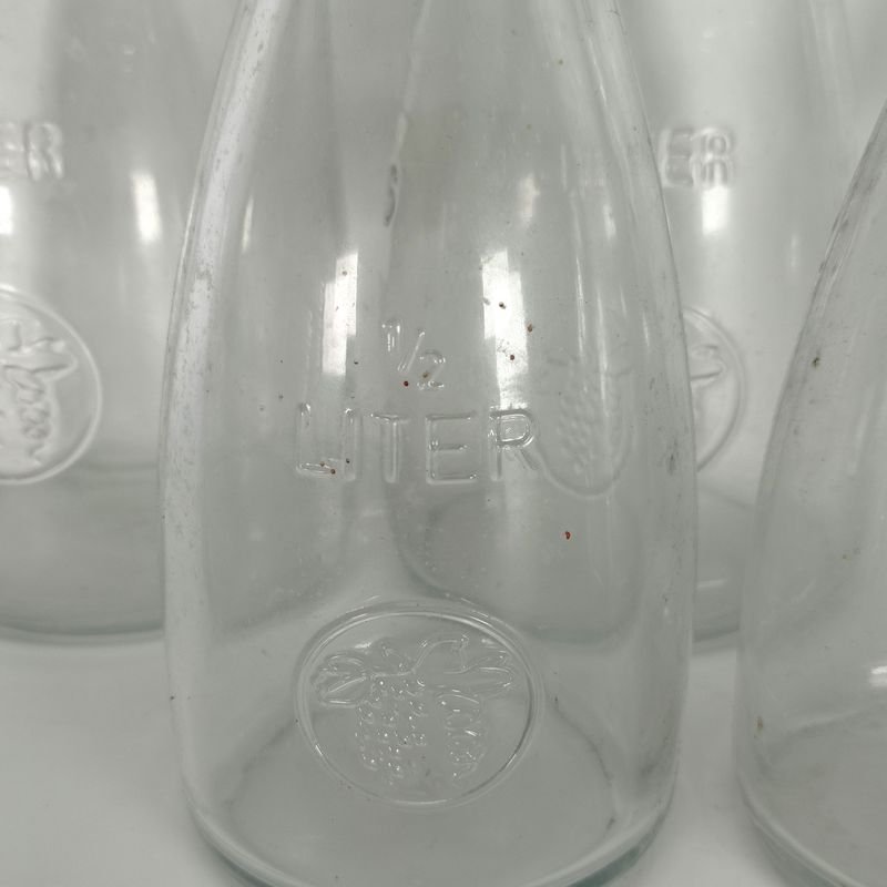Jarra de vidrio con asa y recipientes para vino - imagen 3