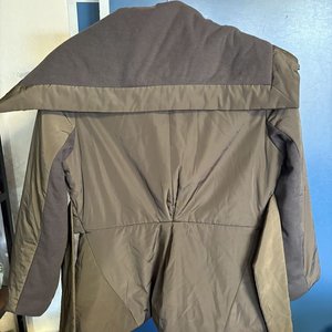Campera de Abrigo "Plus K" Talle 55 y 66 Color Oliva y Marrón - imagen 2