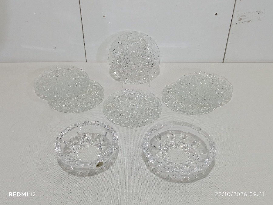 Set de 8 piezas de cristal labrado: 6 platos de postre y 2 ceniceros italianos