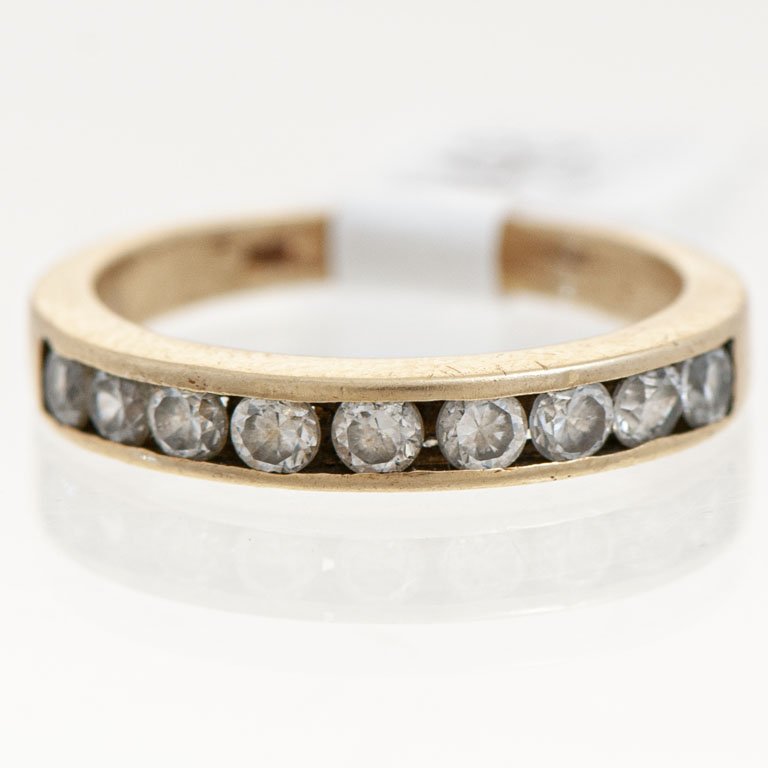 Lote siguiente: Anillo de Oro con Circonias