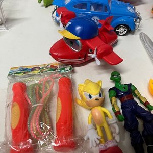 Lote de Juguetes: Princesa, Pistola, Auto, Helicópteros, Burbujero y Más - imagen 13