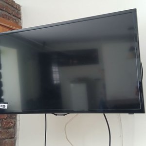 Lote anterior: Televisor Samsung 32" Pantalla Plana con Soporte Articulado y Control Remoto