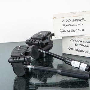 2 Cargadores de Batería Panasonic y 2 Cabezales de Trípode - imagen 2