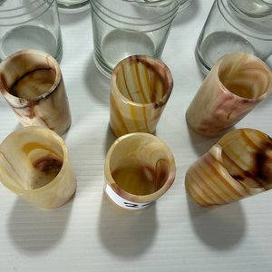 Lote de 7 Vasos de Vidrio y 6 Shots de Ágata con Plato Juego - imagen 3